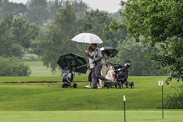 ゴルフの雨具